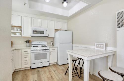 Oceano House | Pacific Plaza #410 - Pacific Coast Hideaway - 1BdrmUp-K