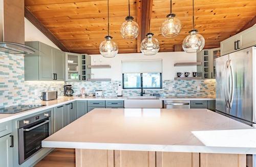 Albion House | Pacific Seascape - A serene coastal escape