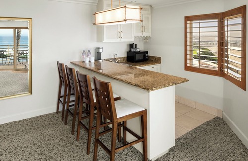 North Pacific Beach Hotel | Pacific Terrace Hotel