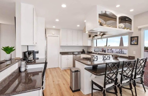 La Jolla Mesa House | Palace of Aloha in La Jolla