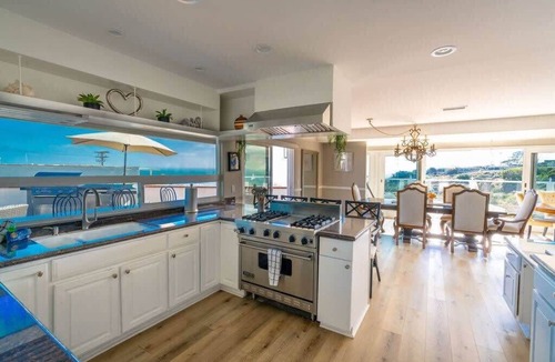 La Jolla Mesa House | Palace of Aloha in La Jolla