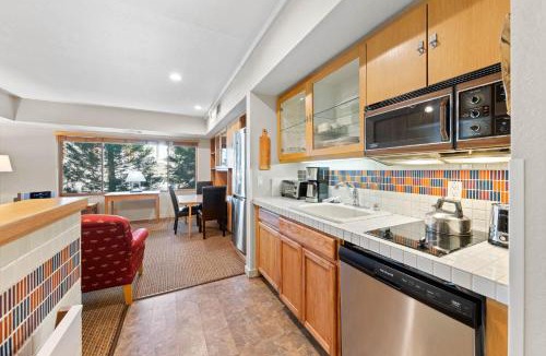Olympic Valley Apartment | Palisades Tahoe Lodge Rentals Studio #215