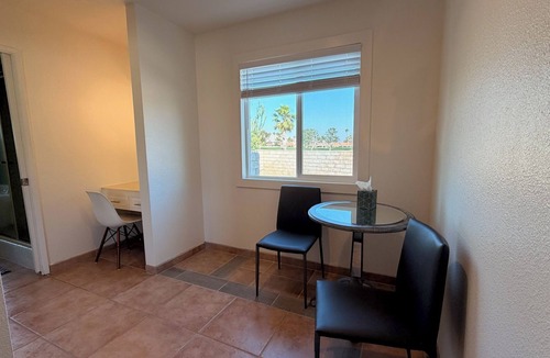 Desert Hot Springs House | Palm Place Spa City-Country Club Retreat + Views