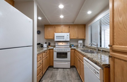 Baristo Hotel | Palm Springs Desert Gem! Outdoor Pool, Full Kitchen, Free Parking