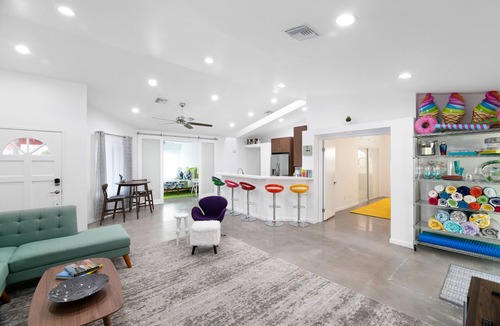 Cathedral City House | Palm Springs getaway - mid century home w/saltwater pool & mountain views