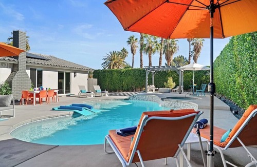 Vista Norte House | Palm Springs Oasis - Palm Springs Perfection: Relax, Play & Recharge in Your Own Oasis