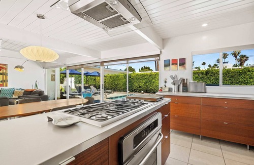 Sunmor House | Palm Springs Pool Home Near Airport Sleeps 6