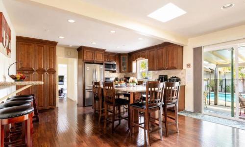 Southwest Anaheim House | Palm Villa Disneyland Pool 4 Bedroom 3 Bath HotTub
