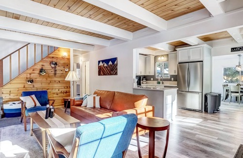 Christmas Valley House | Panorama Chalet - Hot tub & Pool Table in Christmas Valley!