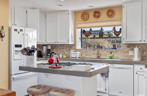 Baywood Park House | Panoramic Estuary View Home - monthly only