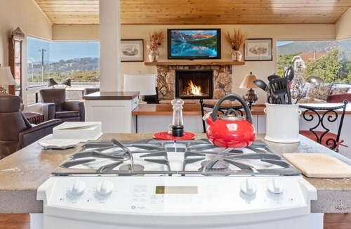 Baywood Park House | Panoramic Estuary View Home - monthly only