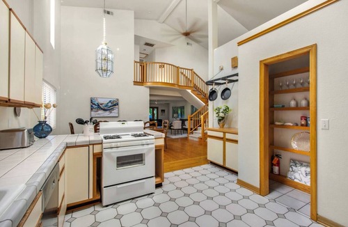 Capistrano Beach House | Para Para Paradise | Peak A Boo Ocean Views | BBQ