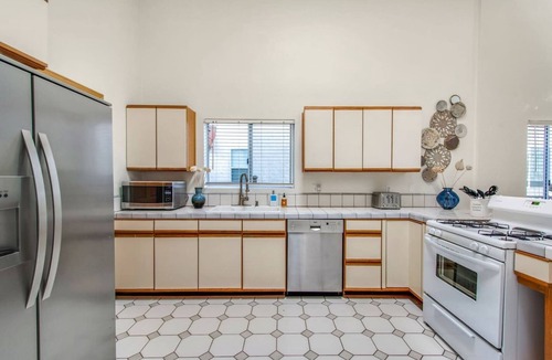 Capistrano Beach House | Para Para Paradise | Peak A Boo Ocean Views | BBQ