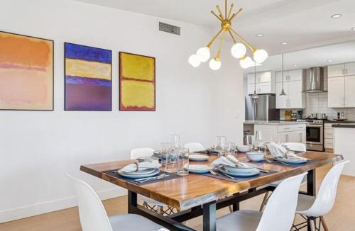 Paradise Valley Village House | Paradise