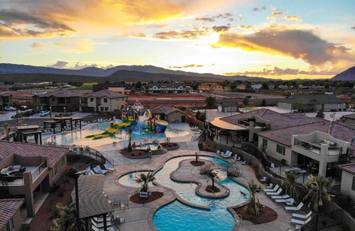 Santa Clara House | Paradise Village 36 Bunk Beds, BBQ Grill, Community Resort Style Pool and Water Park
