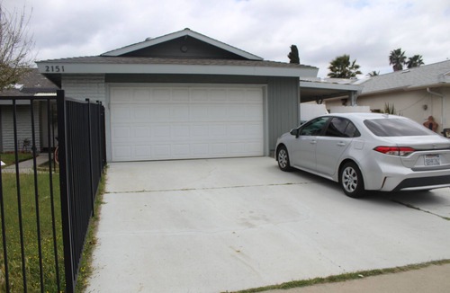 Midway House | Paraiso 5 has a beautiful mountain view. Clean, safe, quiet with parking spots.