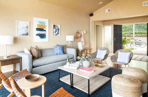Hidden Valley House | Parasol by AvantStay Hilltop Ocean View Escape w/ Large Patio & Pool Table