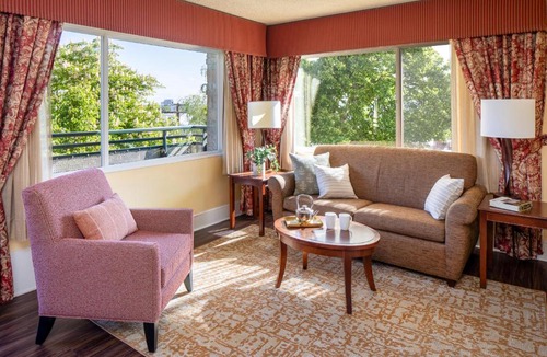 Goose Hollow Hotel | Park Lane Suites & Inn
