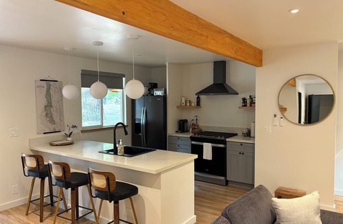 Myers Flat House | Parkway Grove on the Ave. of the Giants, 3 Bedroom w/Spa Showers & pvt hot tub