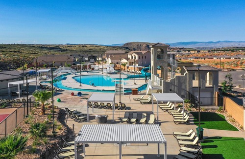 Washington House | Paseos Retreat, Sleeps 29, Private Pool, Hot Tub, BBQ, Ping Pong Table, Gaming Consoles and more!