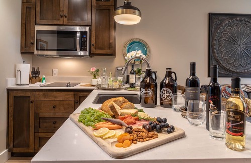 Paso Robles Apartment | Paso Park Suite 204-Balcony Overlooking Town Square in Downtown Paso Robles!