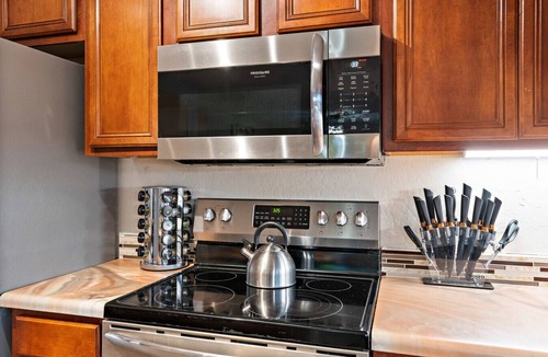 Tamaron House | Pause & Play | Pool, Spa, Gaming, Firepit & More