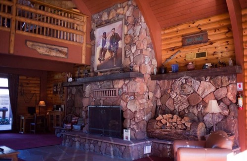 Kohls Ranch Cabin | Payson | Peaceful Cabin Stay | Pool + Hot Tub