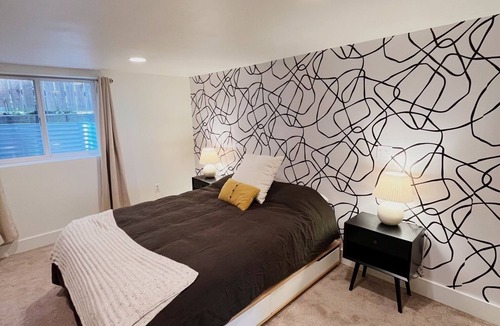 Ladd's Addition Apartment | PDX Pad On Clinton: Stones throw to restaurants, bars and shops on Division