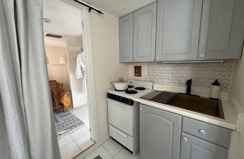 Live Oak Apartment | Peaceful 1-bedroom apartment suite in cool Santa Cruz near the beach