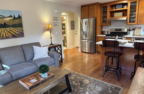 Ashland House | Peaceful 1-bedroom bungalow with AC in charming Ashland