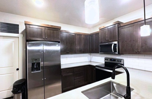 Morningside House | Peaceful 3-Bedroom Home - Private Room or Full Home