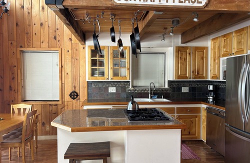 Arnold Cabin | Peaceful and Cozy 3-bedroom cabin in superb Arnold with WiFi
