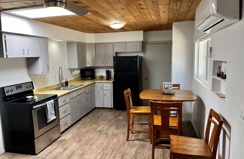Prescott Cabin | Peaceful cabin in the woods, just 9 miles to whiskey Row