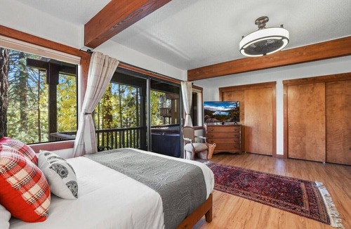 Zephyr Cove Villa | Peaceful Condo | Hot Tub-Private Beach | Sleeps 8