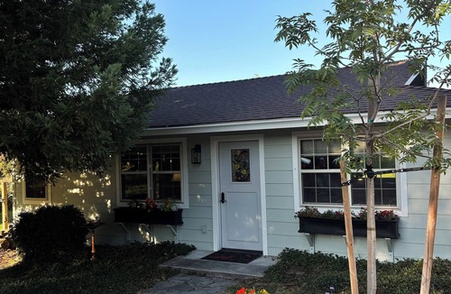 Medford Cottage | Peaceful Countryside Stay with Scenic Views- 5 minutes to Jacksonville