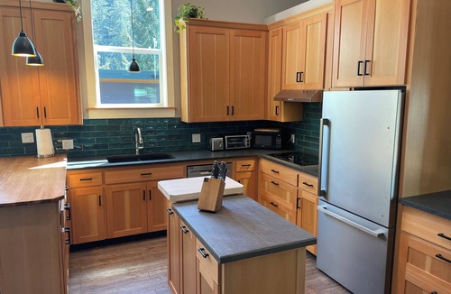 Hiouchi Apartment | Peaceful Guesthouse on the Smith River