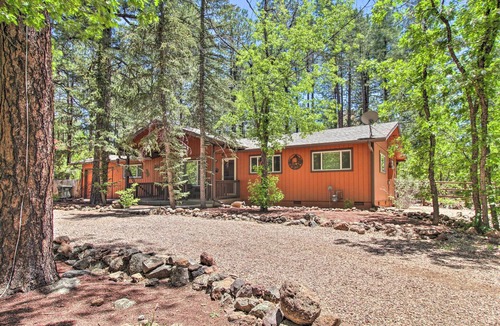 Pinetop Cottage | Peaceful Mountain Getaway in the Pines!