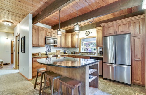 Zigzag Cabin | Peaceful Mt. Hood Cabin w/Hot Tub & Fire Pit!