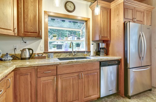Zigzag Cabin | Peaceful Mt. Hood Cabin w/Hot Tub & Fire Pit!