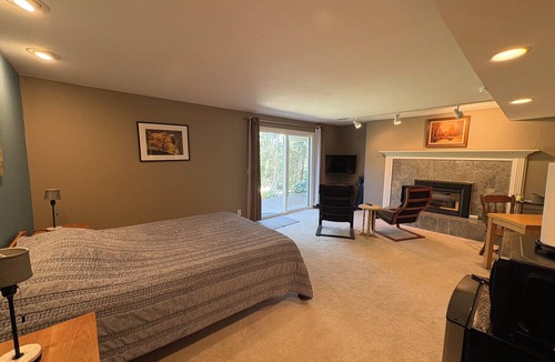 Western Apartment | Peaceful Private Suite in Eugene's SW Hills