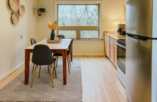 Carver House | Peaceful retreat backed up to Oxbow Park