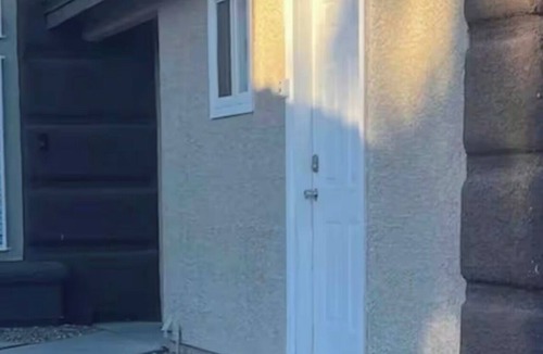 Sunrise Manor House | Peaceful Studio Full Kitchen Prime Location