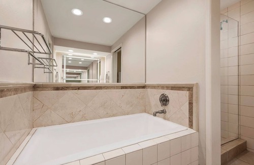 Rancho Bernardo Hotel | Peaceful Studio Getaway Overlooking Golf Greens or Tranquil Spa Areas
