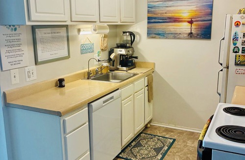 Harrison Township Apartment | Peaceful Waterfront End-Unit Loft. Fully Furnished. 2BR/2BA