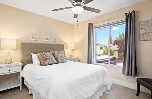 Paso Robles House | Peachy N Paso - downtown, fire place, BBQ