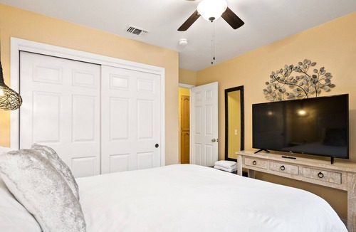Paso Robles House | Peachy N Paso - downtown, fire place, BBQ