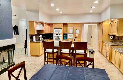 Ahwahnee Condo | Peacock Suite - Private Hot Tub - Sleeps 4 - BBQ