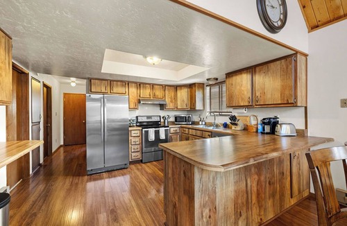 Yavapai Hills Cabin | Peak-A-View Lodge- Family Friendly!