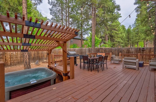 Ponderosa Trails House | Peaks &Pines-Hot Tub, Nearby Trails, National Forest and Park