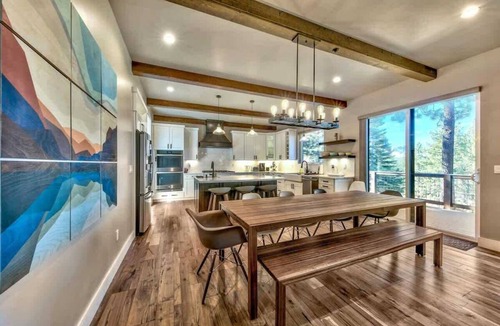 Montgomery Estates Cabin | PeakView: Luxury 6br, Hot Tub, Game Room, Theater, Sir Conditioning, Bar, Near Lake and Heavenly